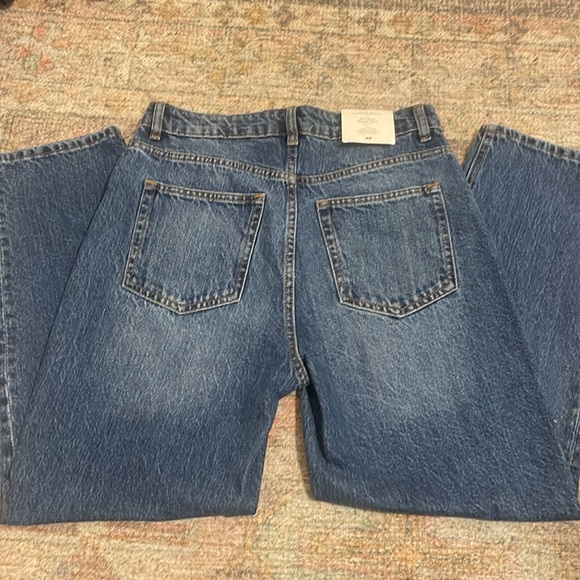H&M Mom Jeans, Regular Waist, Size 6, New with Tags - Picture 4 of 5